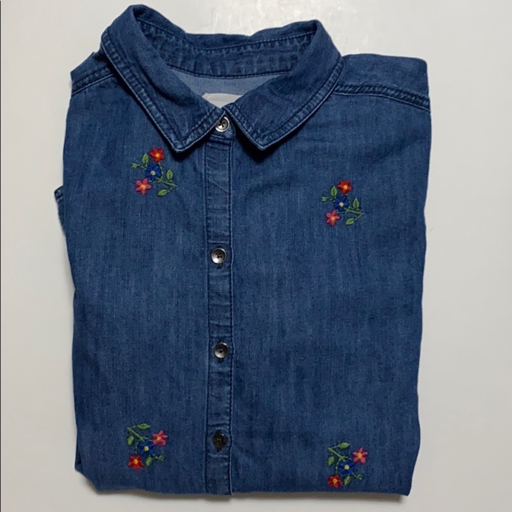 CASLON denim floral button down shirt size: M